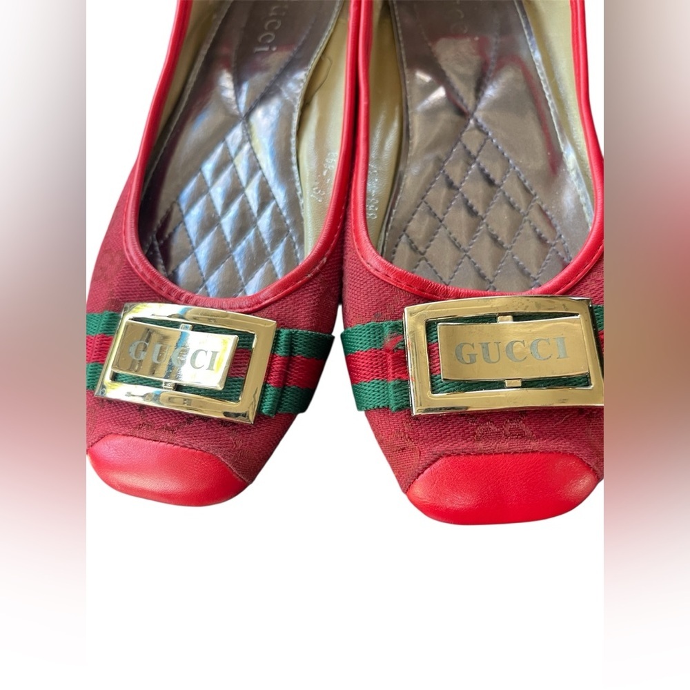 Gucci Red and Green Flats with Gold Accent - Picture 3 of 7